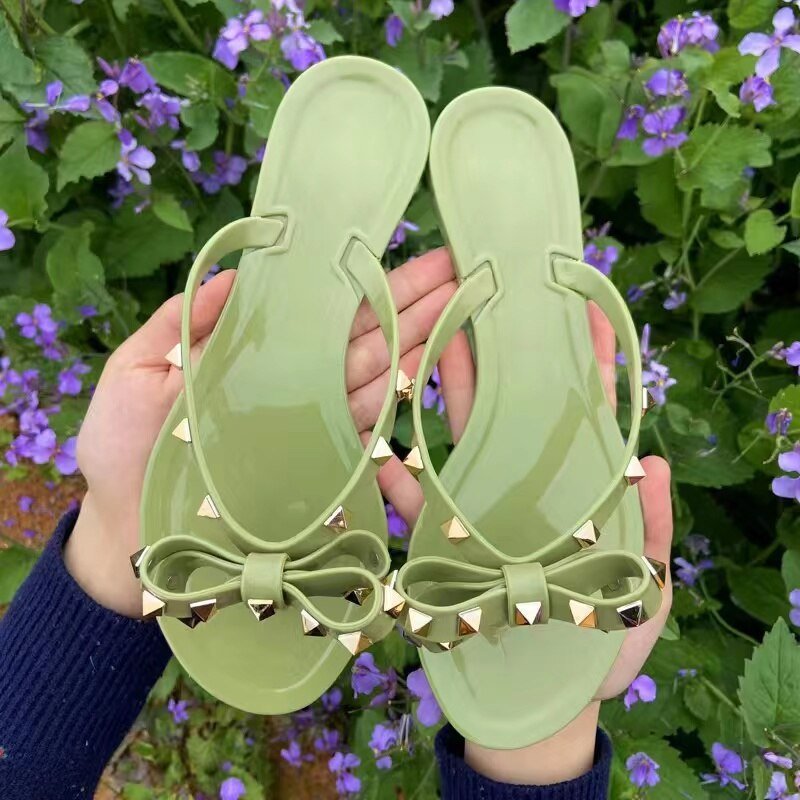 Teenslippers met studded striknot